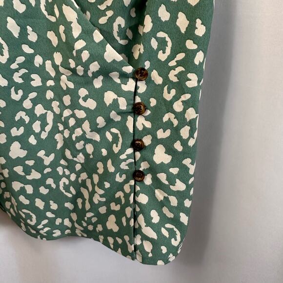 ASTR Sage & Cream Cami Sleeveless Blouse Faux Wrap & Button Detail Medium - Picture 3 of 5